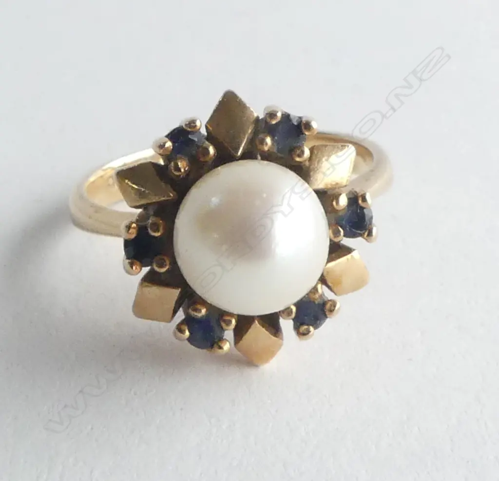 14ct CULTURED PEARL &  SYN SAPPHIRE RING 4.4gms  SIZE M Image 1++
