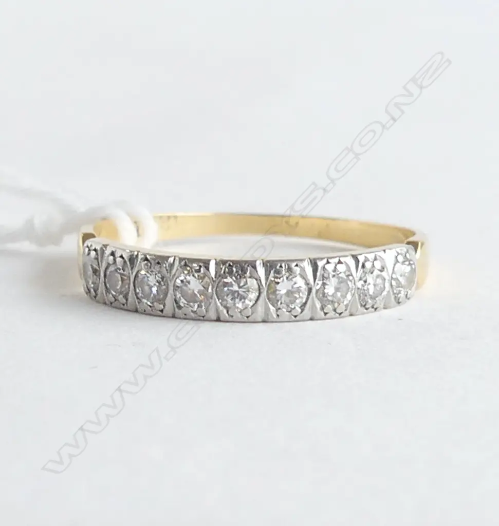 18CT 9 STONE DIAMOND RING 2.2gms  SIZE R Image 1++