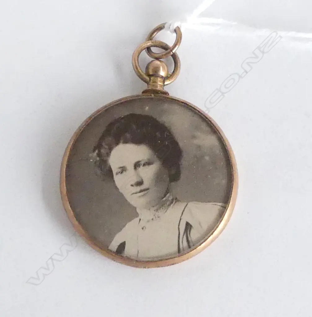 9CT DOUBLE SIDED PHOTO LOCKET 30mm dia Image 1++