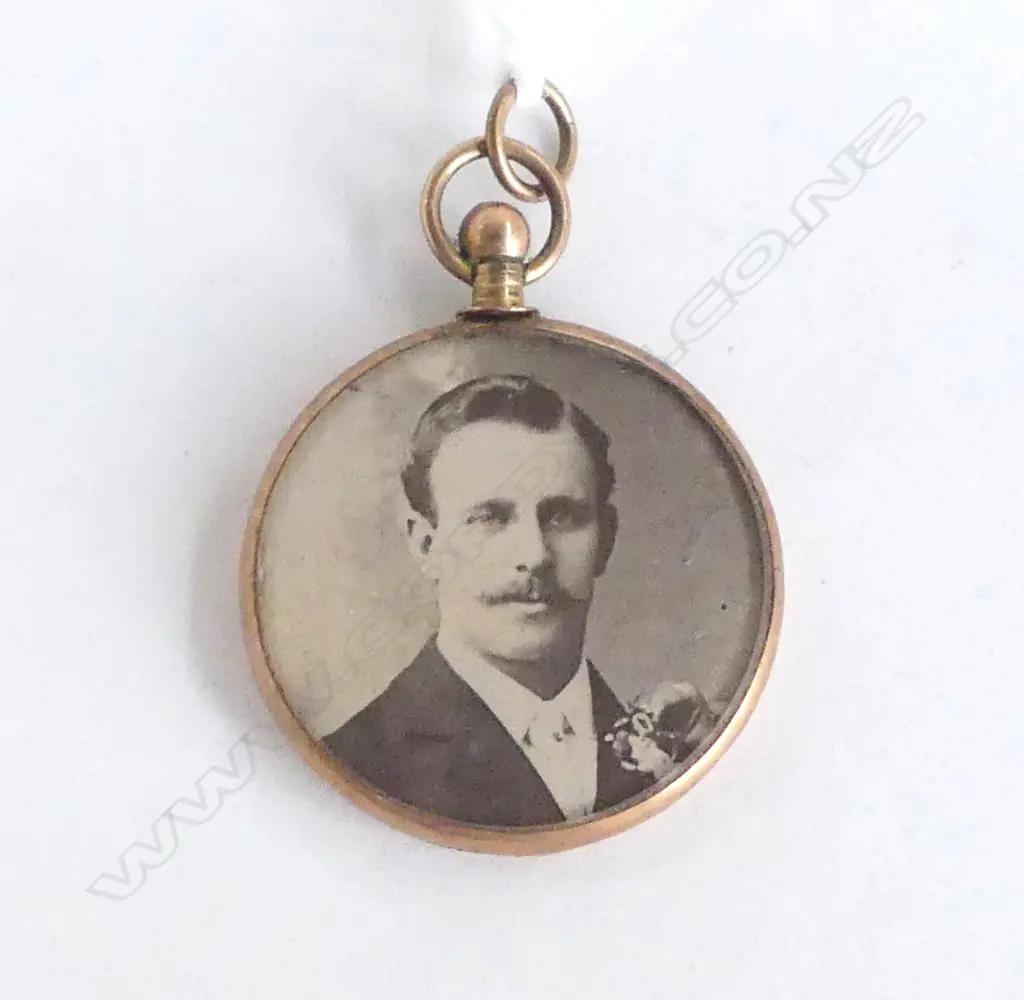 9CT DOUBLE SIDED PHOTO LOCKET 30mm dia Image 1++