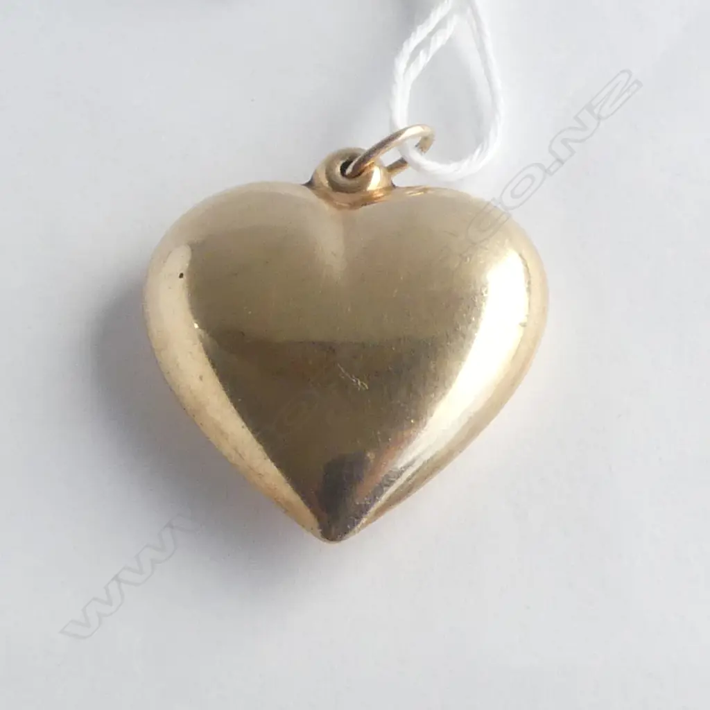 10ct yellow GOLD LARGE PUFF HEART PENDANT W.29mm. 5gms Image 1++