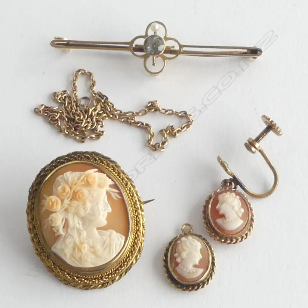 15ct BAR BROOCH 2.6gms, 9CT CAMEO EARRINGS, GOLD? CHAIN, GP CAMEO PENDANT BROOCH Image 1++
