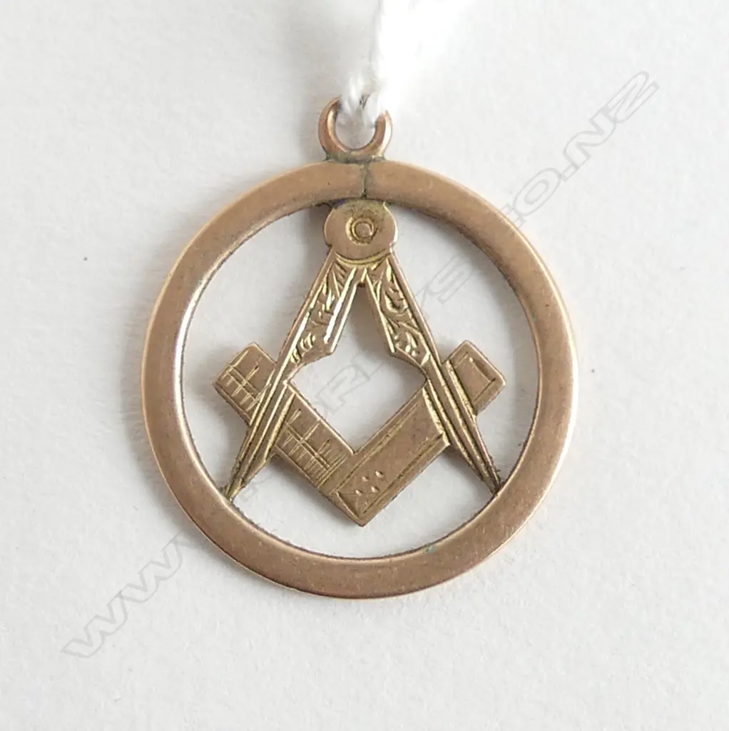 9CT MASONIC PENDANT 2.5gms Image 1++