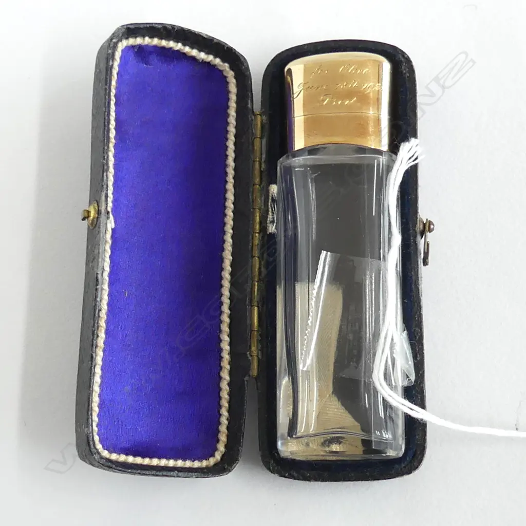14ct GOLD PERFUME BOTTLE H.85mm inscribed & dated 1927. in fitted leather box. Probably European Image 1++