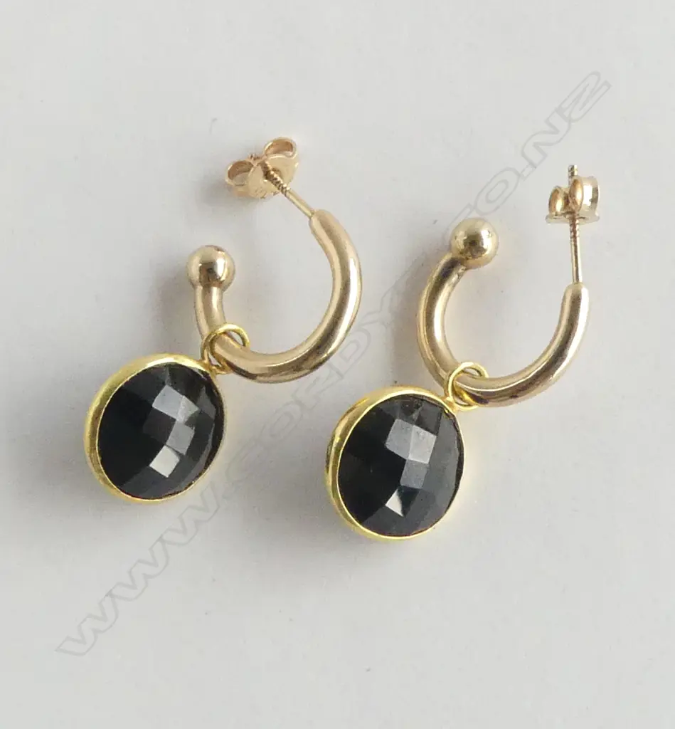 PR 9ct EARRINGS 2.1gms w. FACETED BLACK ONYX DROPS BY ROCCABELLA CHCH Image 1++