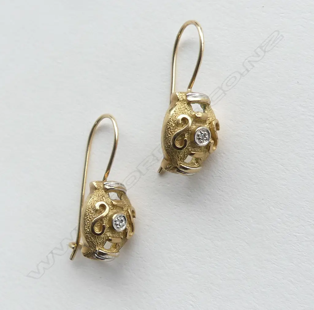 PR 9ct GOLD & DIAMOND EARRINGS 1 FAULTED 3.78gms Image 1++