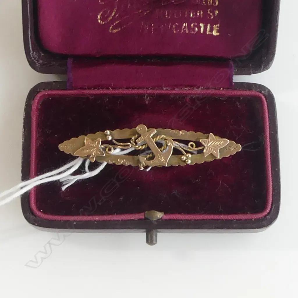 9ct VICTORIAN BAR BROOCH 2gm Image 1++
