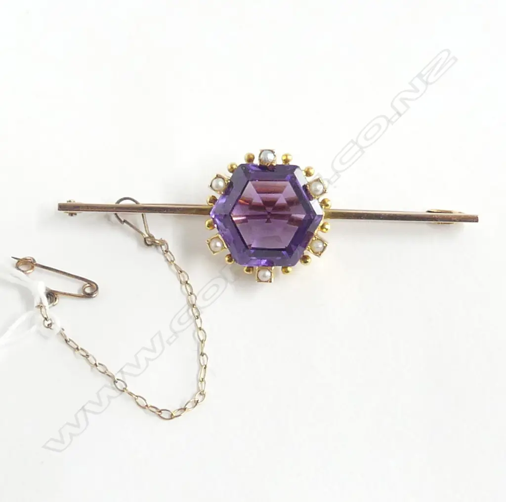 9ct GOLD & AMEHTYST AND SEED PEARL BAR BROOCH W.60mm 8.1gms Image 1++