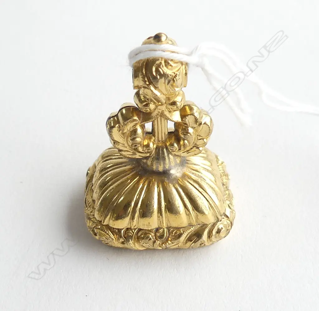 ANTIQUE ROLLED GOLD AND CARNELIAN SEAL Image 1++