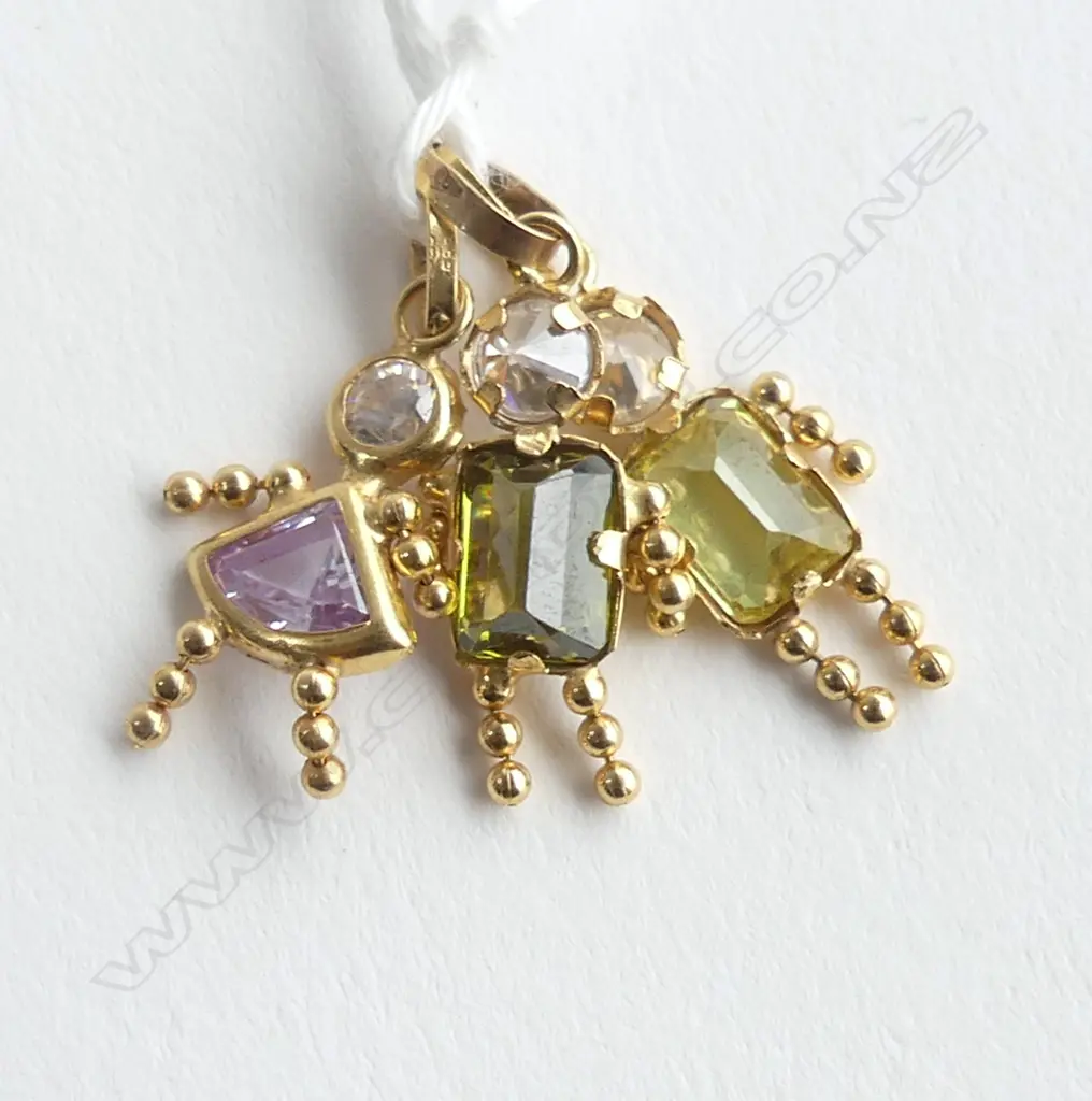 3 x 14CT GOLD & GEM SET DOLL TYPE SMALL PENDANTS 3gms Image 1++