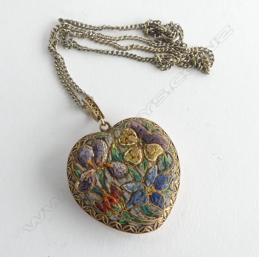 9ct GOLD HEART PENDANT WITH PHOTO. Micro mosaic floral set back pane 14gms on plated chain.l Image 1++