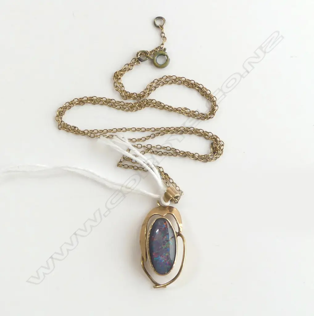 9ct GOLD & OPAL PENDANT on CHAIN Image 1++
