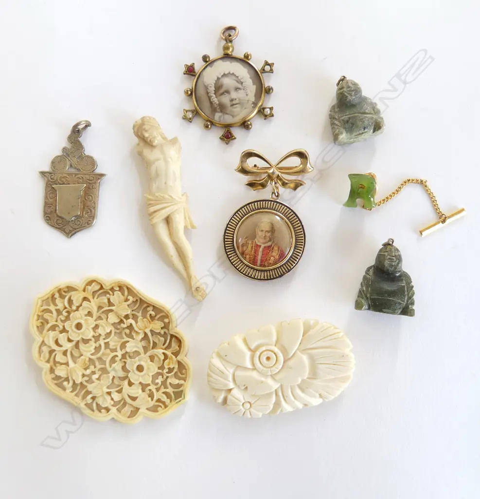 CYCLING FOB, POPE BROOCH, 2 GREENSTONE BUDHA PENDANTS, JEWELLED PENDANT (A/F), GREENSTONE ‘R’ BROOCH ETC Image 1++