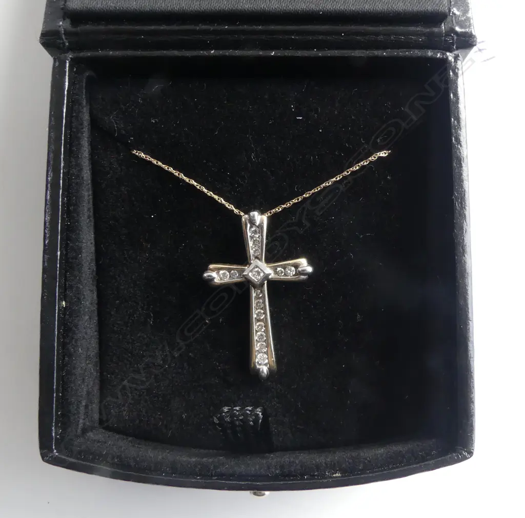 9CT DIAMOND SET CROSS ON VERY FINE 10CT CHAIN  2.5 GRMS TOTAL Image 1++