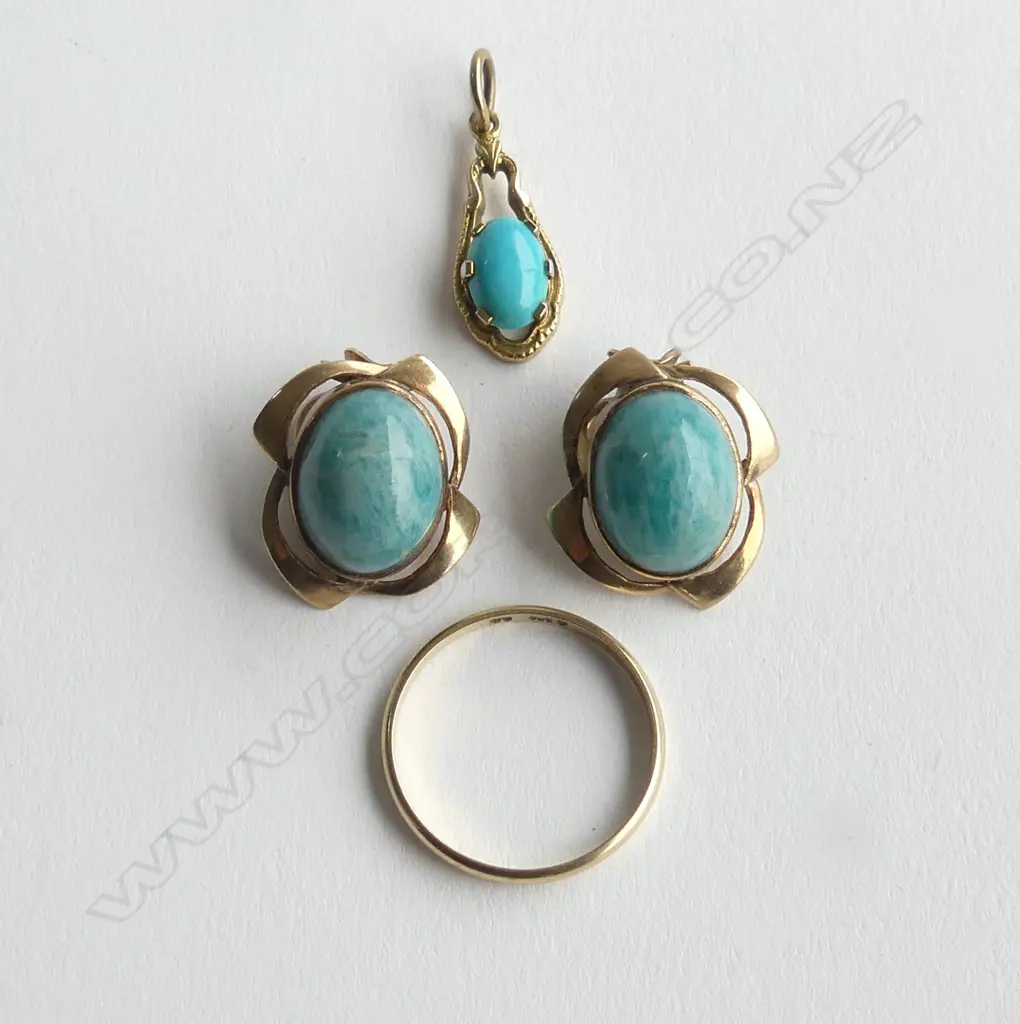 PR 9CT GOLD EARRINGS + PENDANT W blue tones + 9ct RING 9.36gms Image 1++