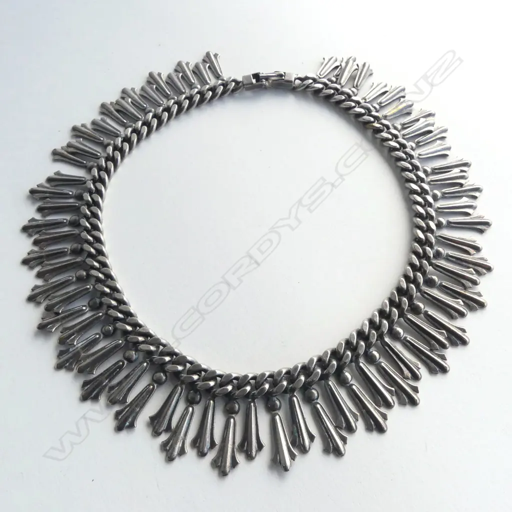 SILVER TONE DECO STYLE NECKLACE Image 1++