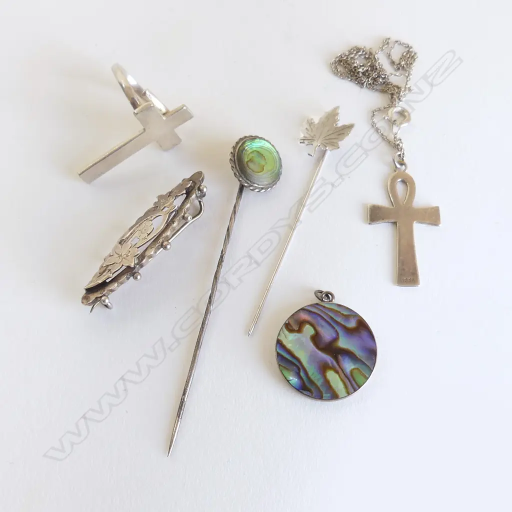 6 STG SILVER ITEMS – ANTIQUE FLORAL BROOCH, CROSS RING & PENDANT, PAUA PIN & PENDANT, AND LEAF PIN Image 1++