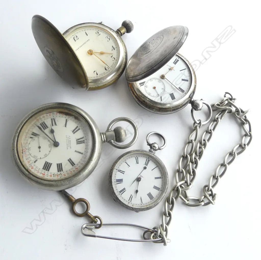 BAG 4 VINTAGE POCKET WATCHES + 1 CHAIN some silver some faults Image 1++