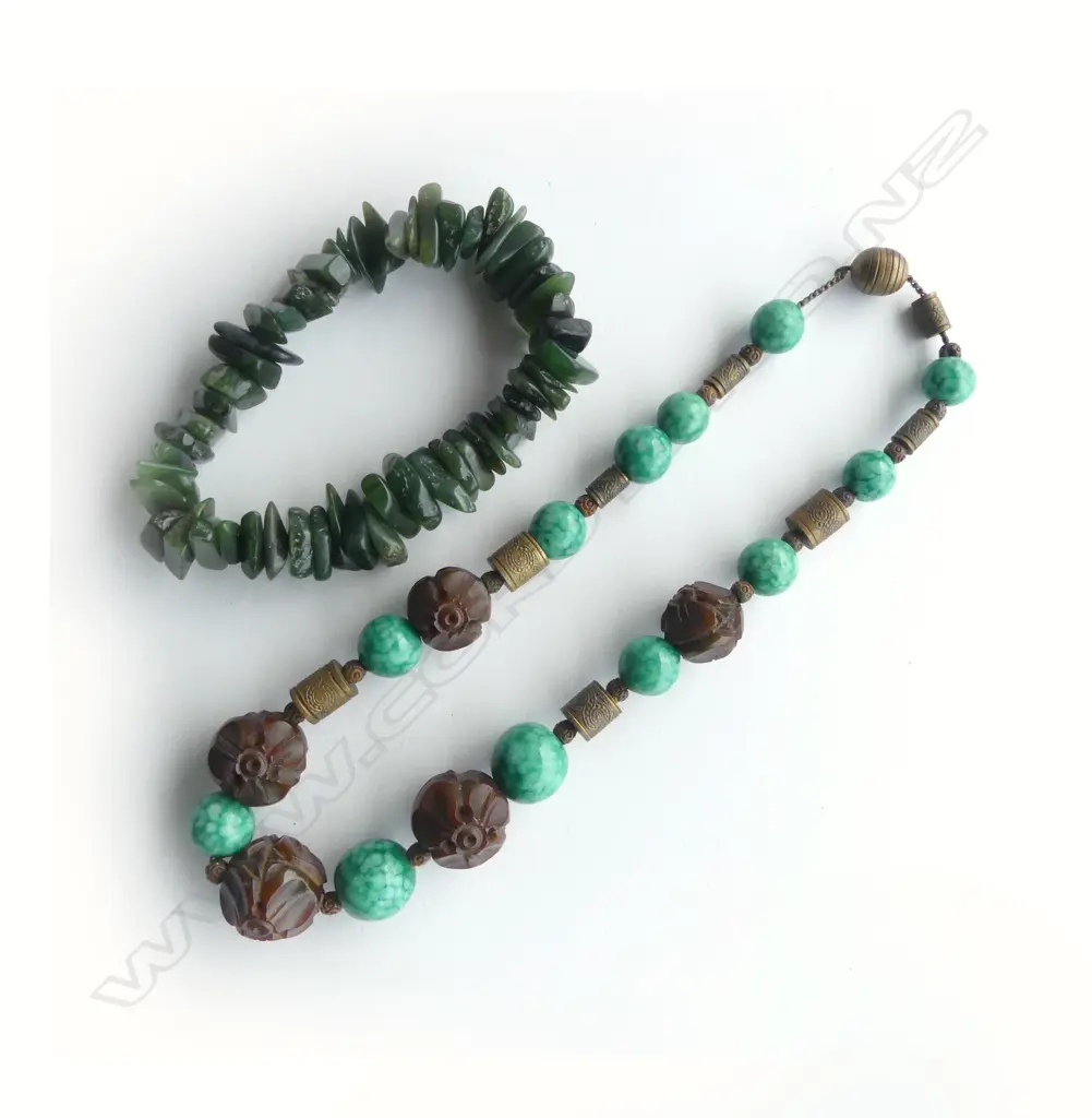 1 GREEN GLASS, ?HORN & METAL VINTAGE FRENCH CHOKER NECKLACE & 1 GREEN STONE BRACELET Image 1++