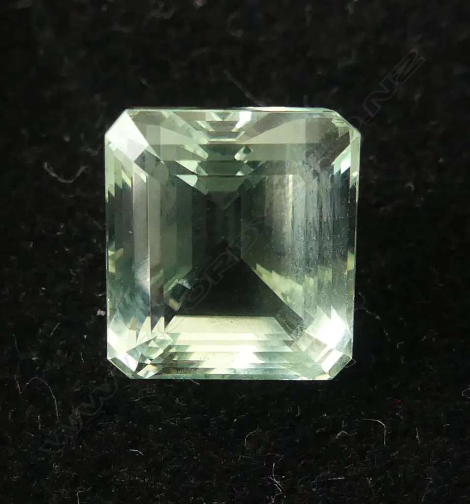 GREEN BERYL GEMSTONE Image 1++