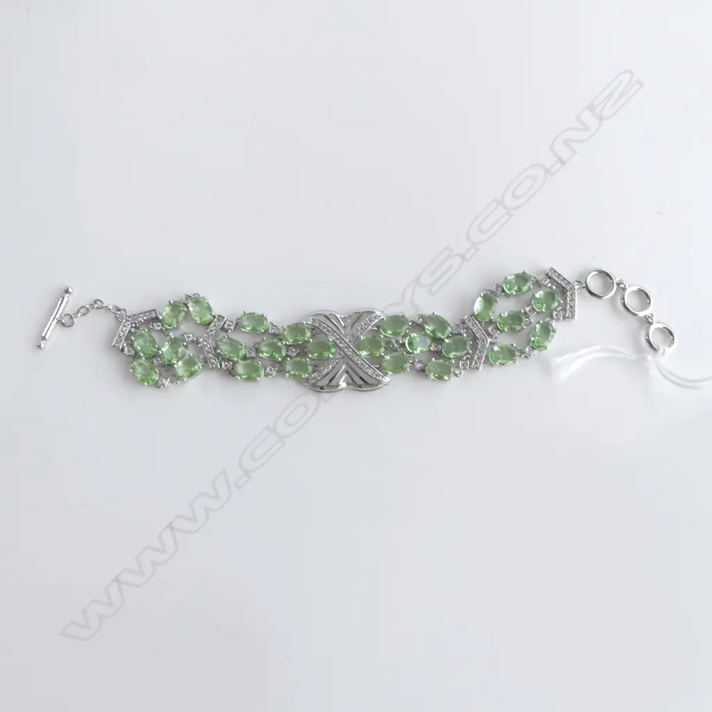 COSTUME SILVER TONE & PERIDOT COLOURED BRACELET Image 1++