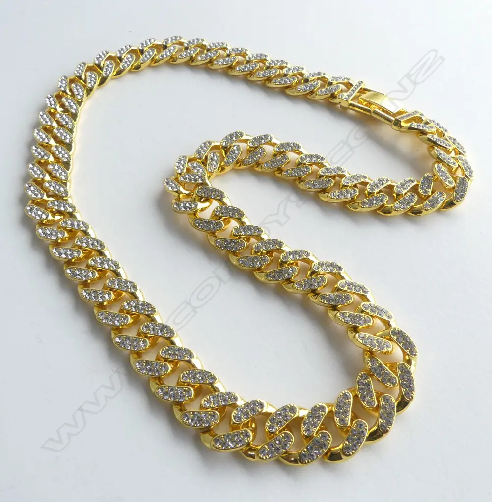 HEAVY GOLD COLOUR & DIAMANTE COSTUME CHAIN Image 1++