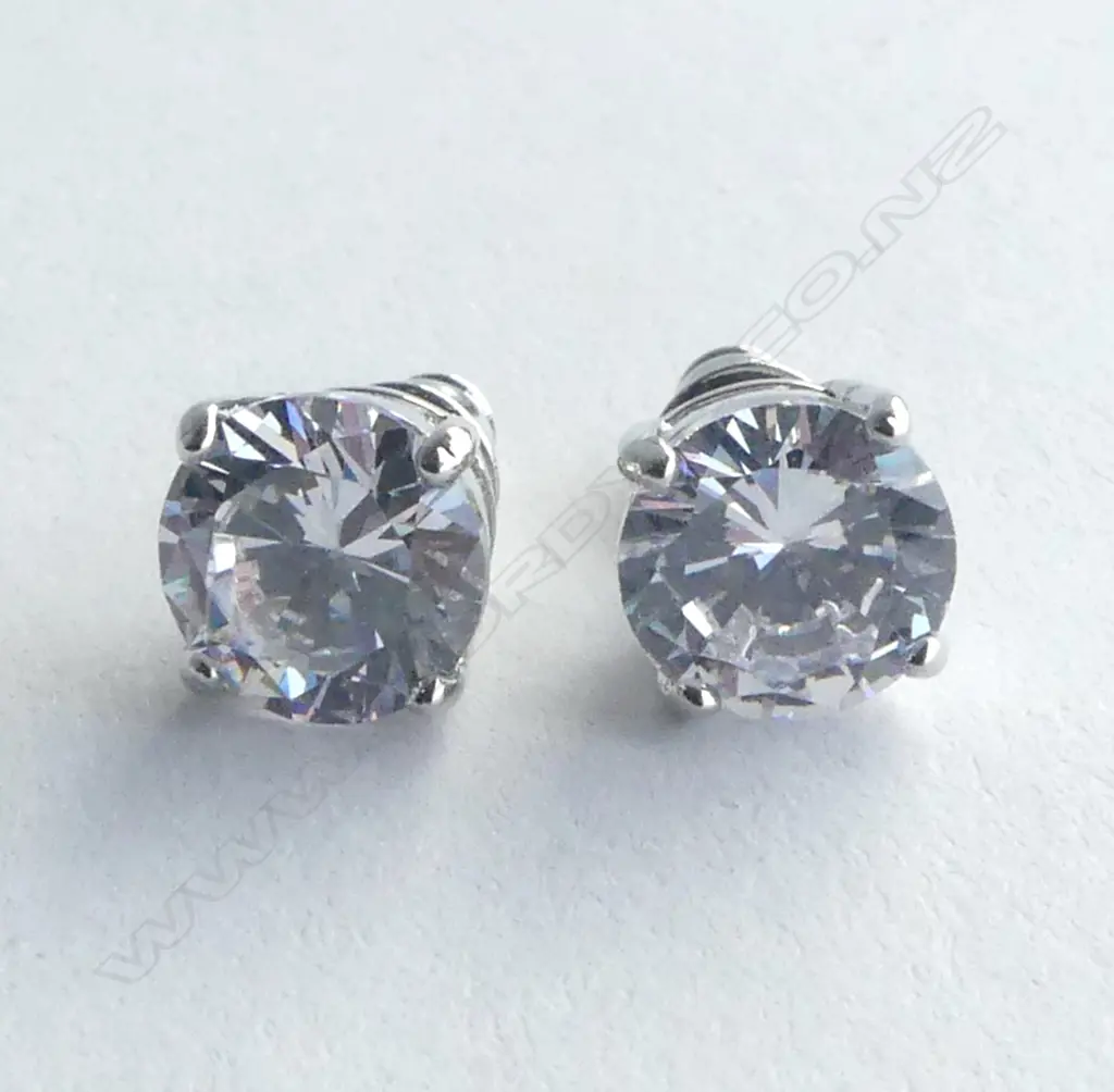 PR FAUX DIAMOND STUDS Image 1++