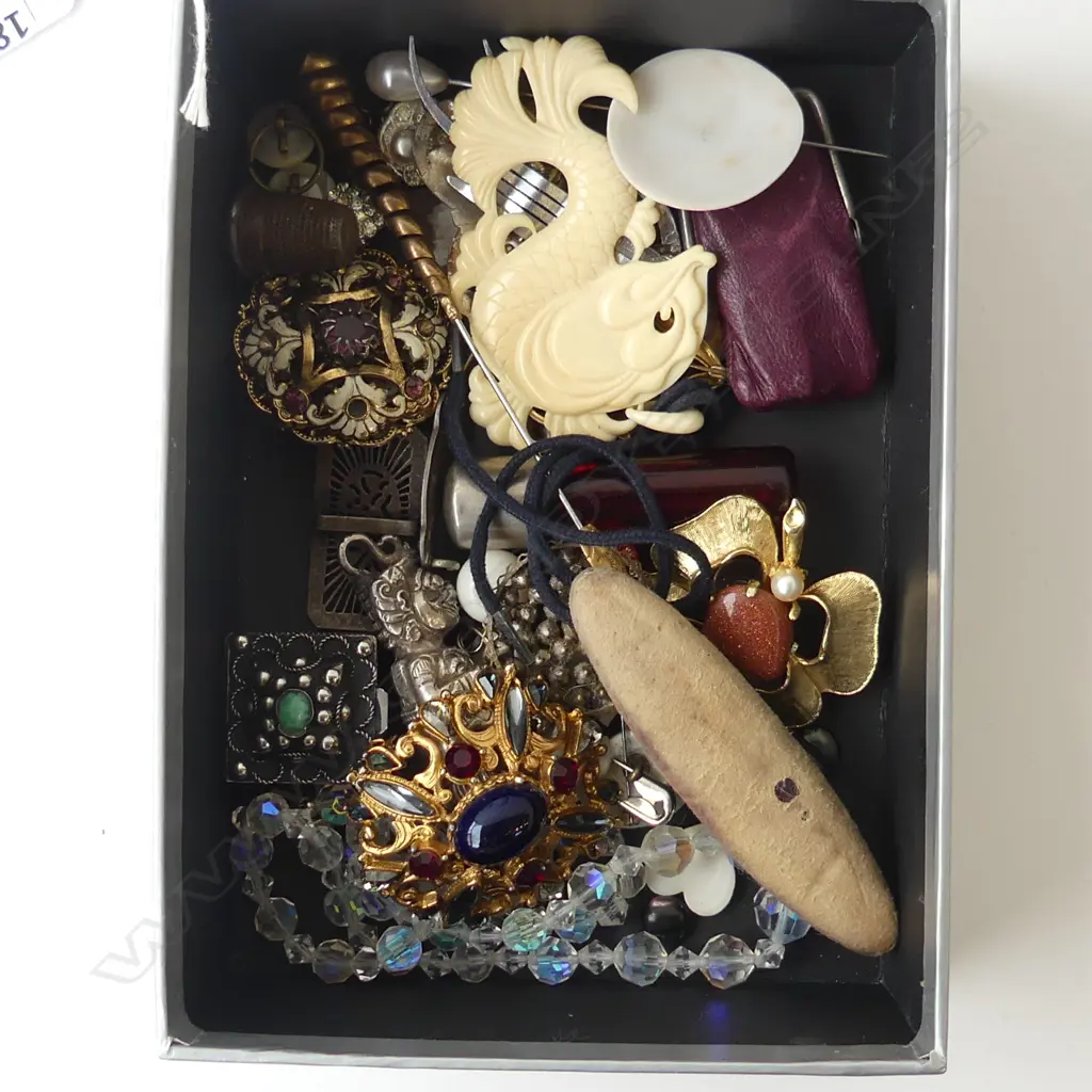 ASST. COSTUME JEWELLERY Image 1++