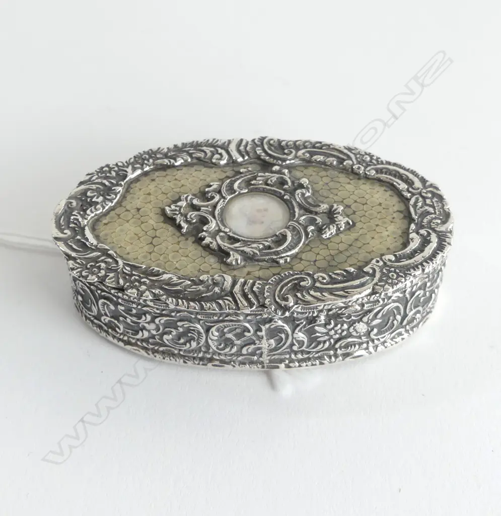 S/SILVER & SHAGREEN PILL BOX WITH HAND PAINTED LADY MINITURE BIRMINGHAM 1894 L75MM Image 1++