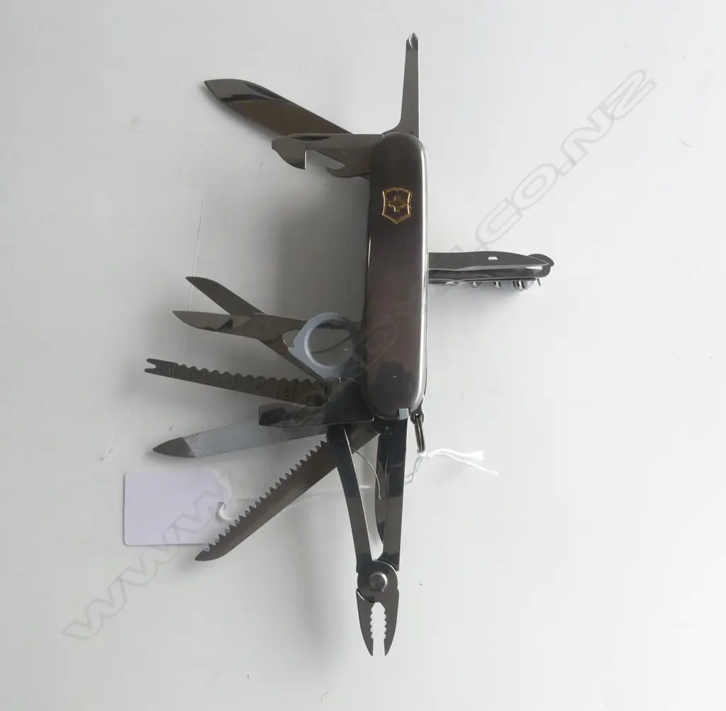 TIFFANY & CO VICTORINOX SILVER 16 MULTI TOOL SWISS ARMY POCKET KNIFE 18ct inlaid emblem in Tiffany bag Image 1++
