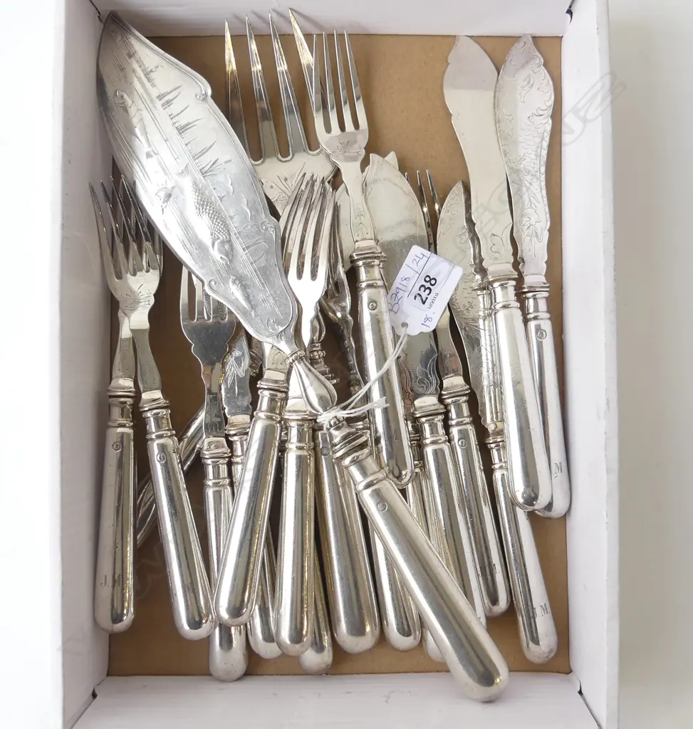 18 PCE BERNDORF SILVER PLATE FISH CUTLERY SET Image 1++