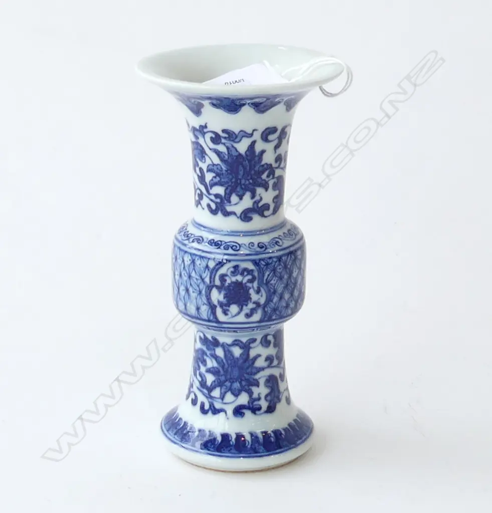 CHINESE B/W VASE H.155mm Image 1++