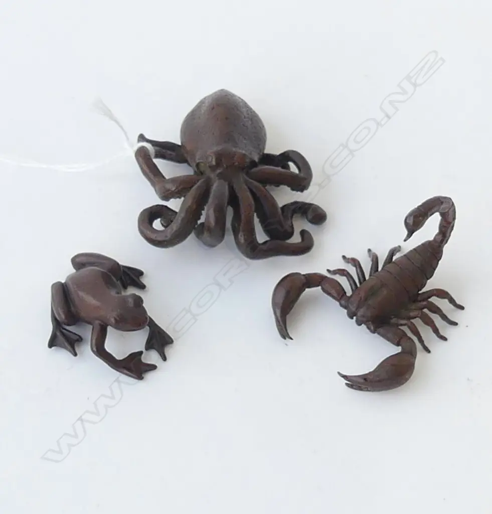 3 BRONZE ANIMALS; OCTOPUS, FROG & SCORPION 2 w. ORIENTAL SIGNATURE L.65mm Image 1++