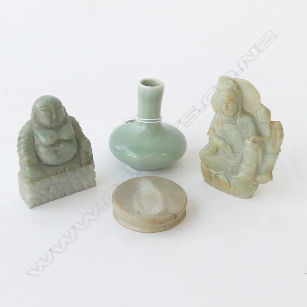 3 ORIENTAL PCES; 2 CARVED STONE FIGURES H.100mm, MINI CELADON VASE H.65mm Image 1++