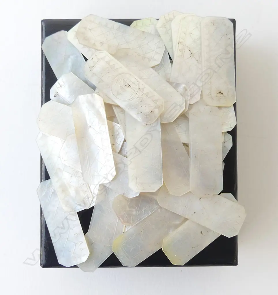 COLLECTION OF CHINESE MOP GAMING CHIPS Image 1++