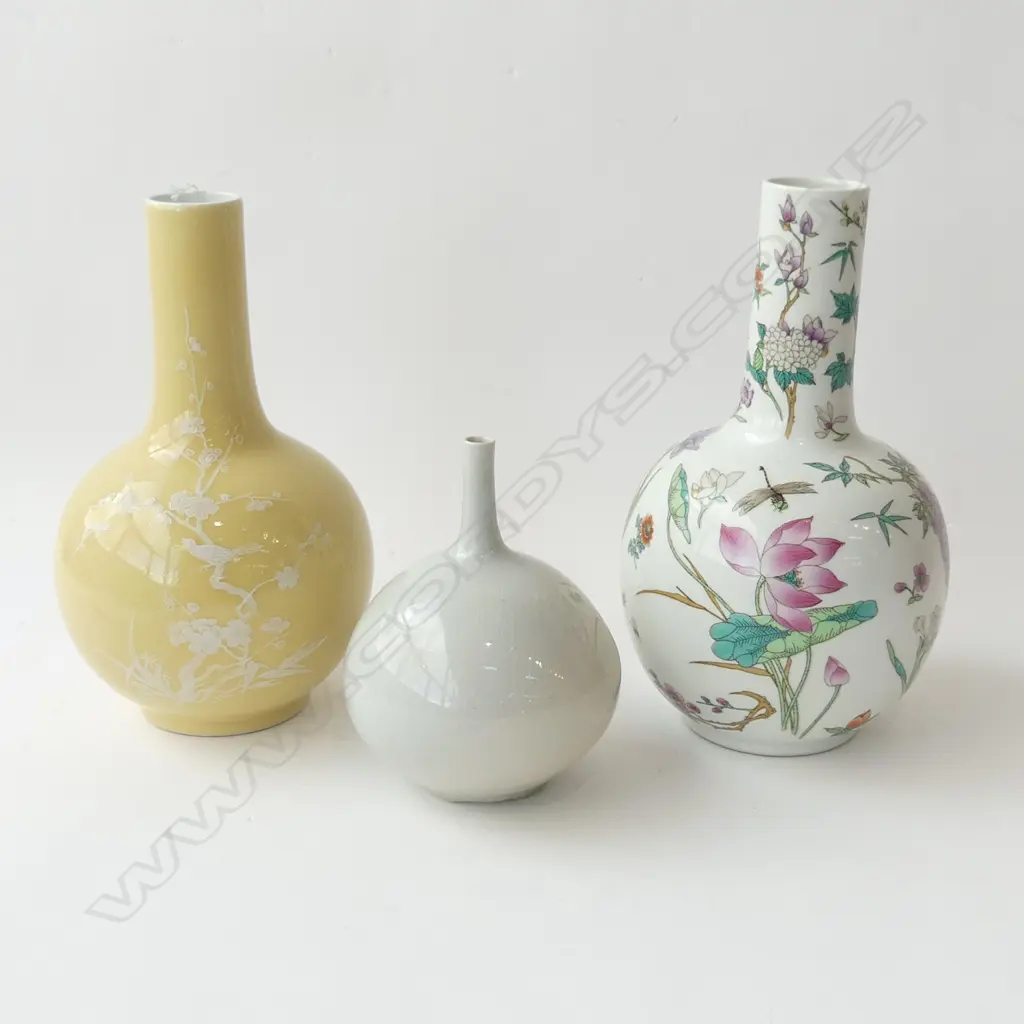 3 ORIENTAL VASES; YELLOW, GRAY & FLORAL H.295mm Image 1++