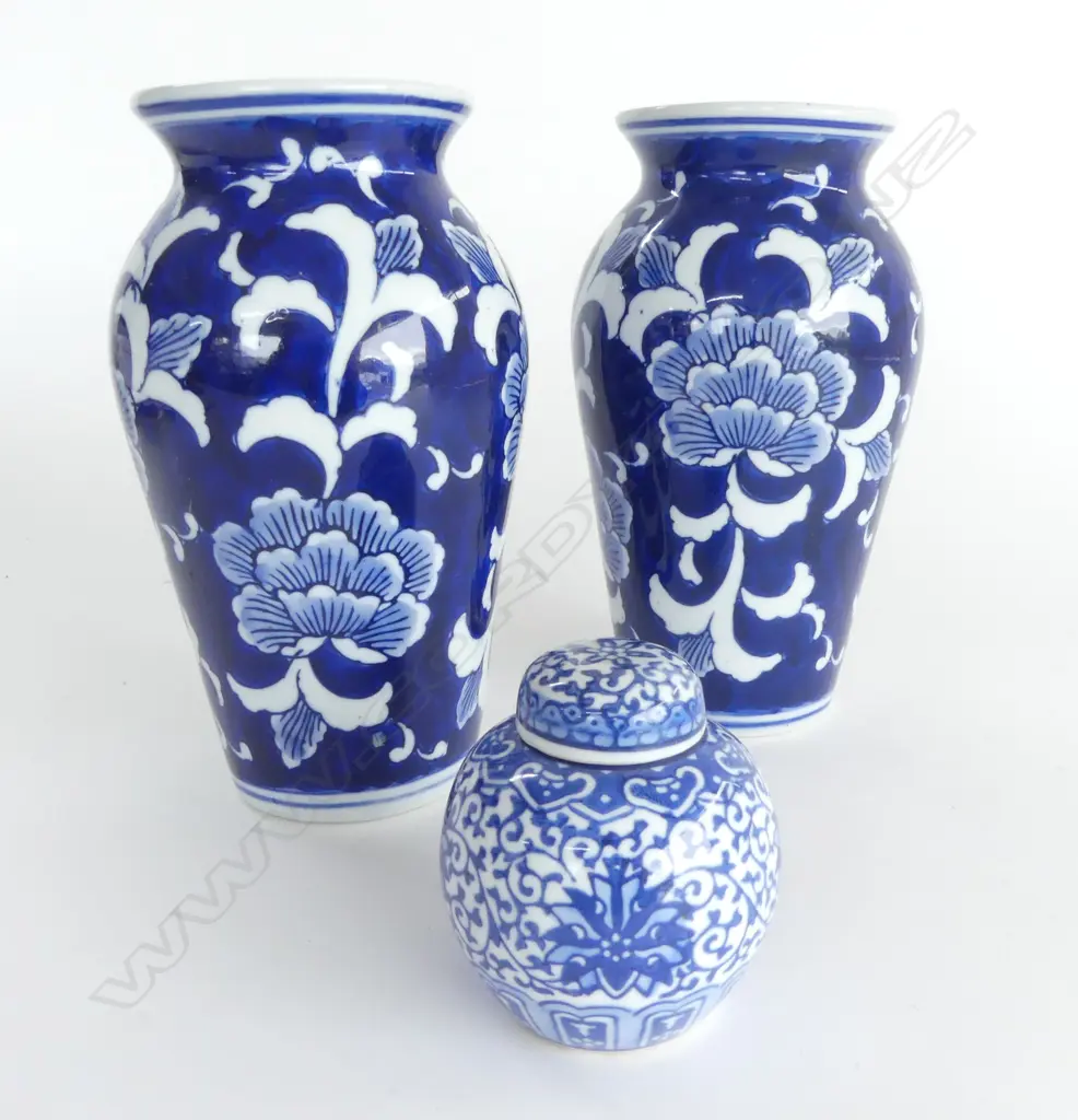 PR CHINESE B/W VASES H.200mm & SML GINGER JAR H.80mm Image 1++
