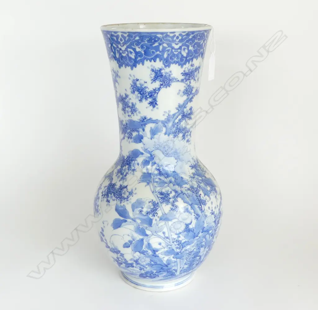 (T84) A chinese qing period baluster shaped porcelain vase, c.1875, Image 1++