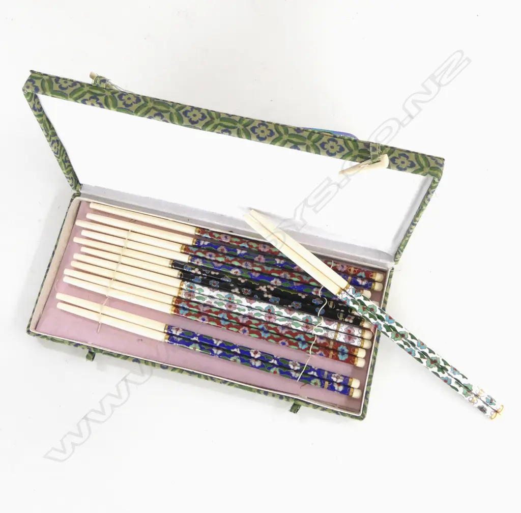 CASED SET OF 7 PRS IVORY & CLOISONE CHOP STICKS L230MM Image 1++