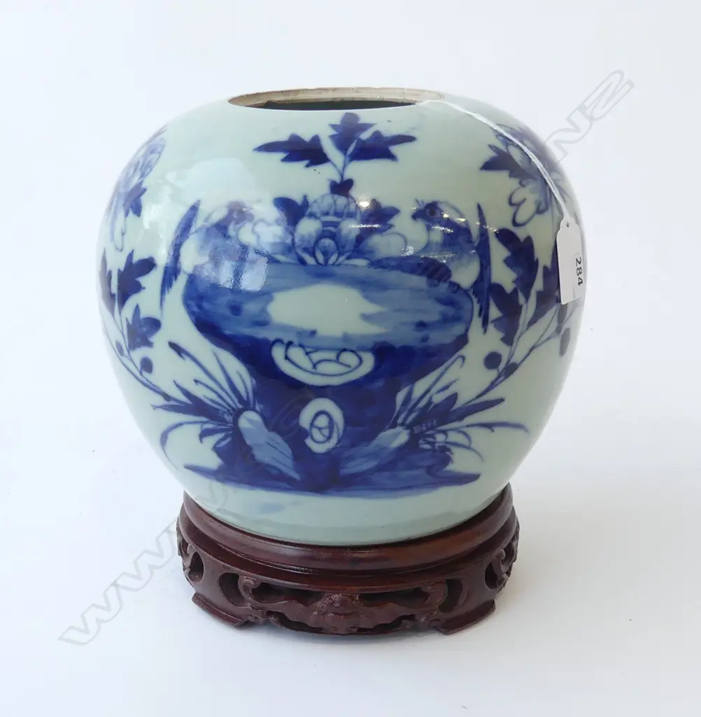 CHINESE B/W VASE ON STAND (NO LID) H.230mm HAIRLINE Image 1++