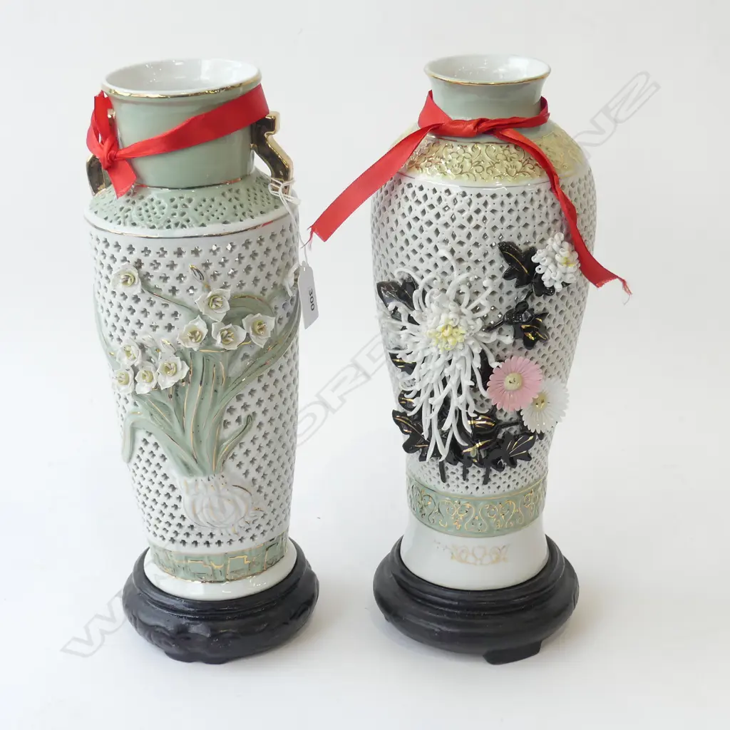 PR ORIENTAL PIERCED VASES ON STANDS H.350mm Image 1++