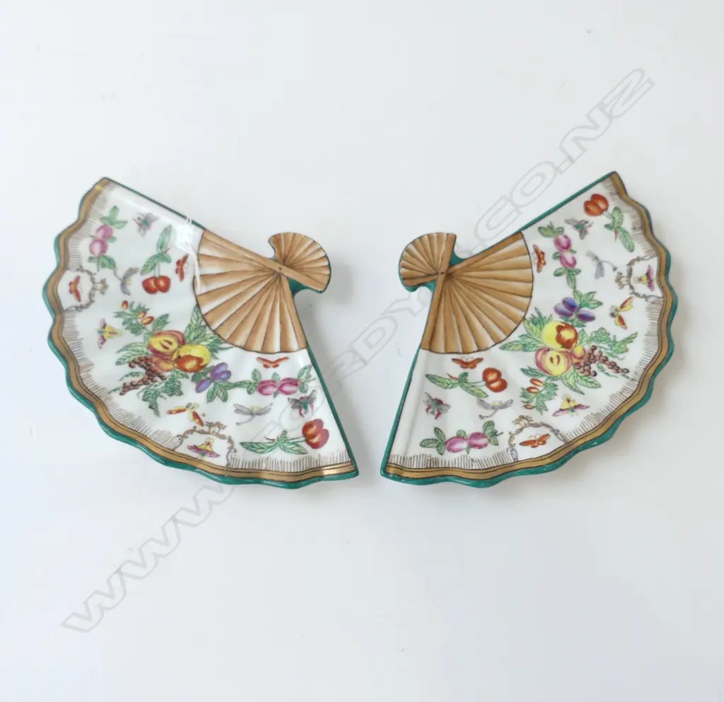 PR FAN SHAPED CHINES HAND PAINTED DISHES DIA250MM Image 1++