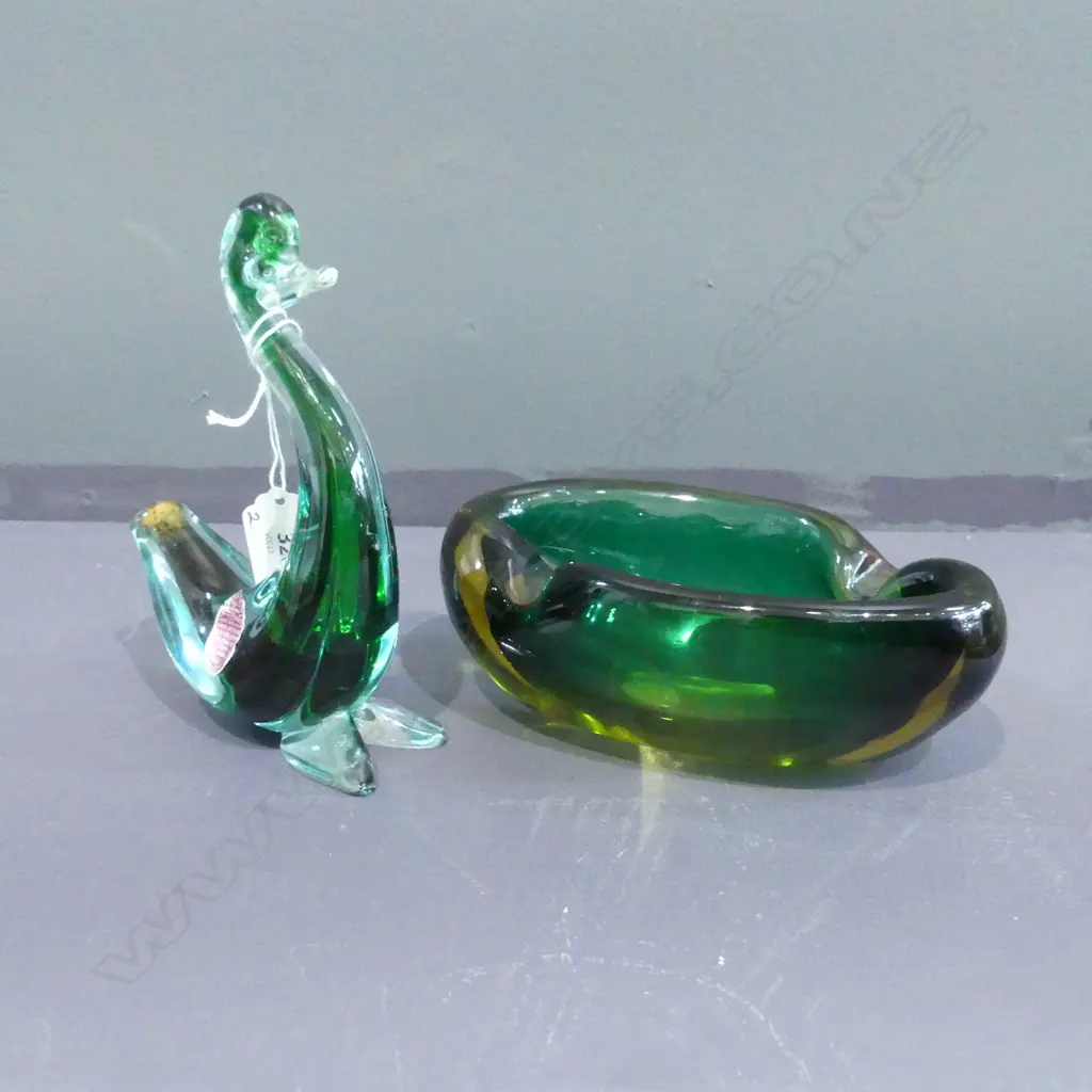 2 PCES GREEN ITALIAN ART GLASS; BIRD & BOWL W.175mm Image 1++