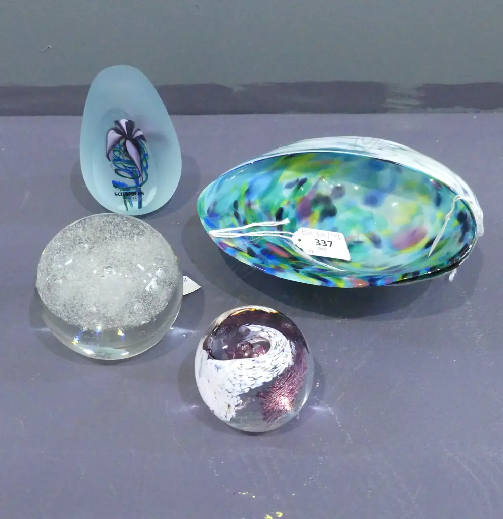 3 ART GLASS PAPERWEIGHTS + PAUA SHELL STYLE BOWL W.170mm Image 1++