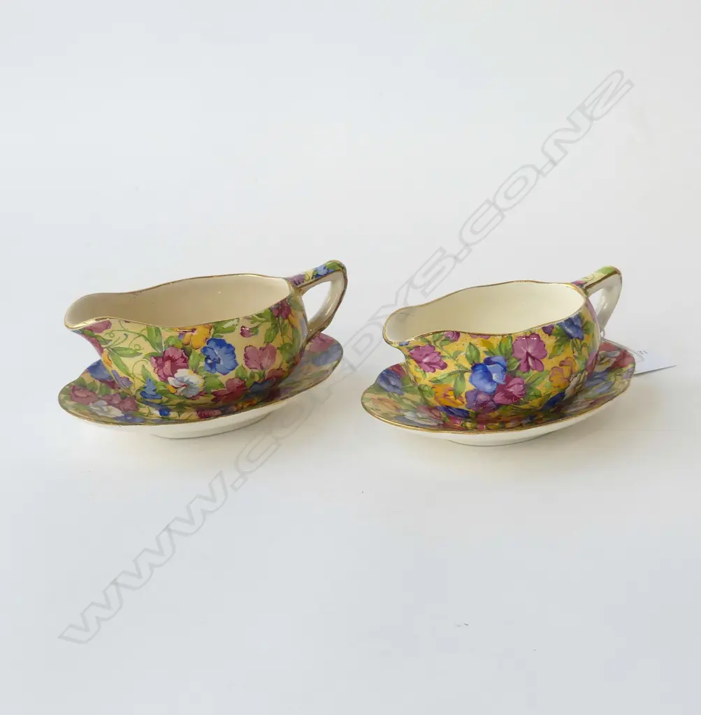 PAIR OF ROYAL WINTON A.O.F CHINTZ ‘SWEET PEA’ GRAVY BOATS WITH DISHES, L.140MM Image 1++