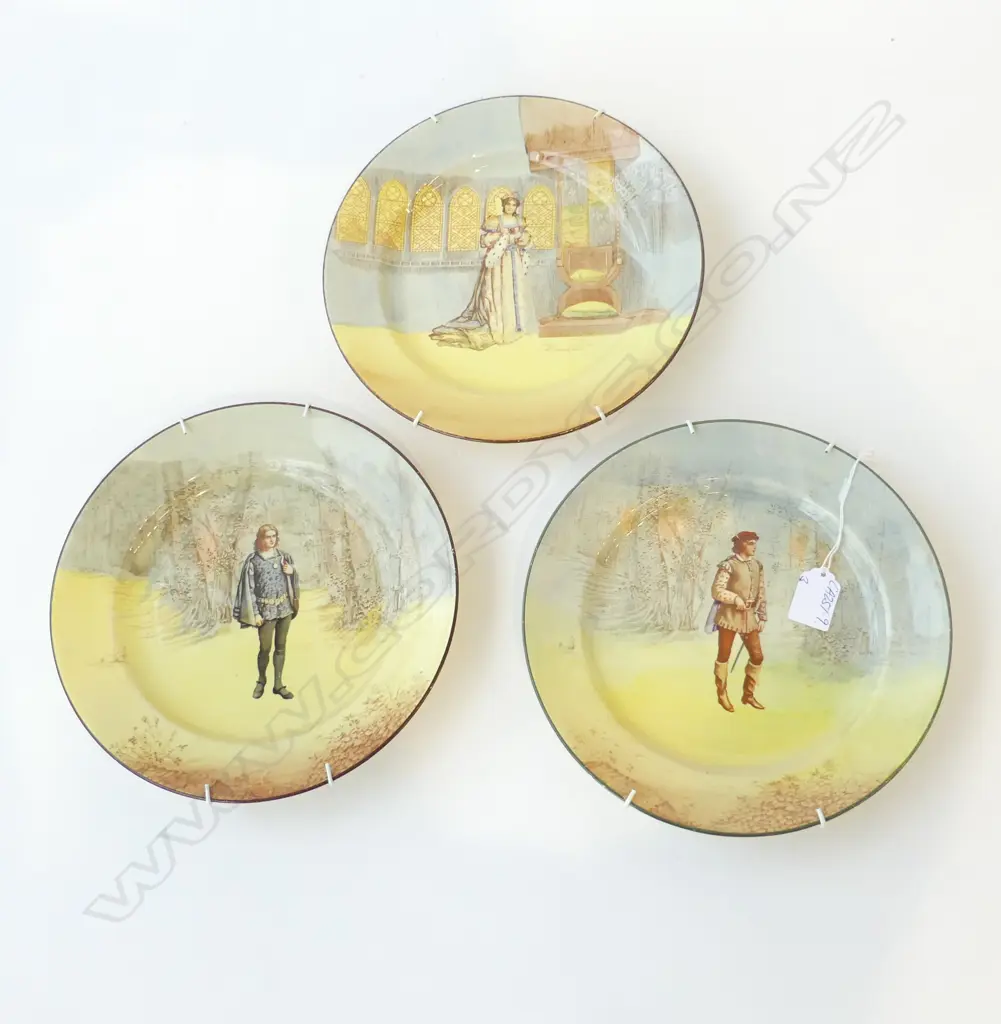 3 ROYAL DOULTON PLATES 'ORLANDO' + 'KATHARINE' & 'HAMLET' Dia.242mm Image 1++