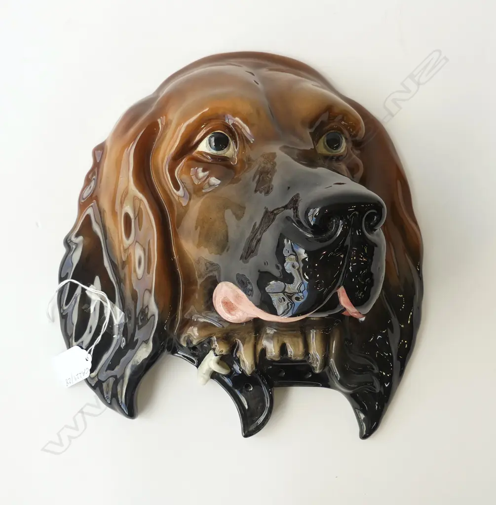 BESWICK LARGE PORCELAIN DOG WALL PLAQUE #668 ENGLAND, H.280MM W.260MM Image 1++