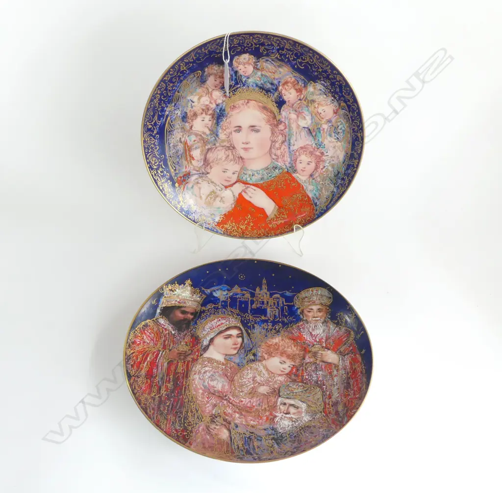 Pr Edna Hibel Christmas plates, limited edition 185 and 1986 Image 1++