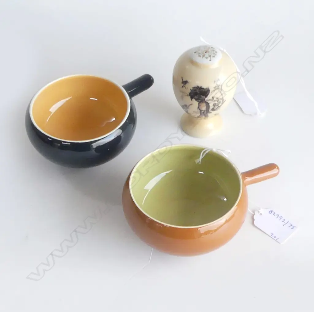 X2 AUSSIE MARTIN BOYD POTTERY BOWLS DIA90MM &BROWNIE DOWNING PEPPER POT Image 1++