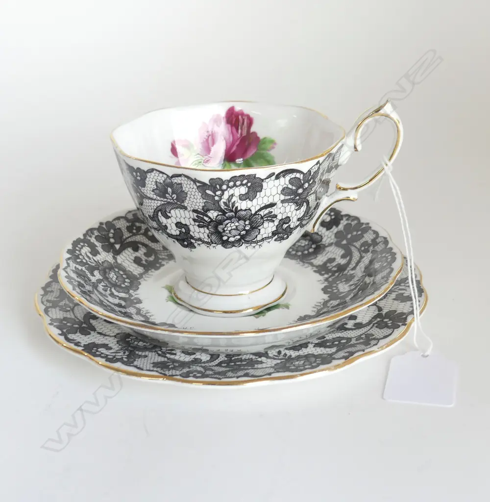 ROYAL ALBERT 'SENORITA' TRIO Image 1++